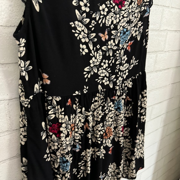 LC LAUREN CONRAD Black Hi-Low Flowered Babydoll Sleeveless Top - Picture 7 of 10